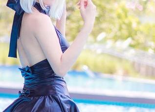 在网盘里翻找Kitkat Cosplay的美咲作品，偶尔偷到的遥远目光